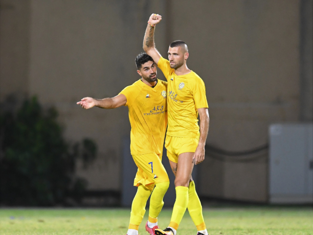 לוהטת. מכבי הרצליה (אבי רביבו)